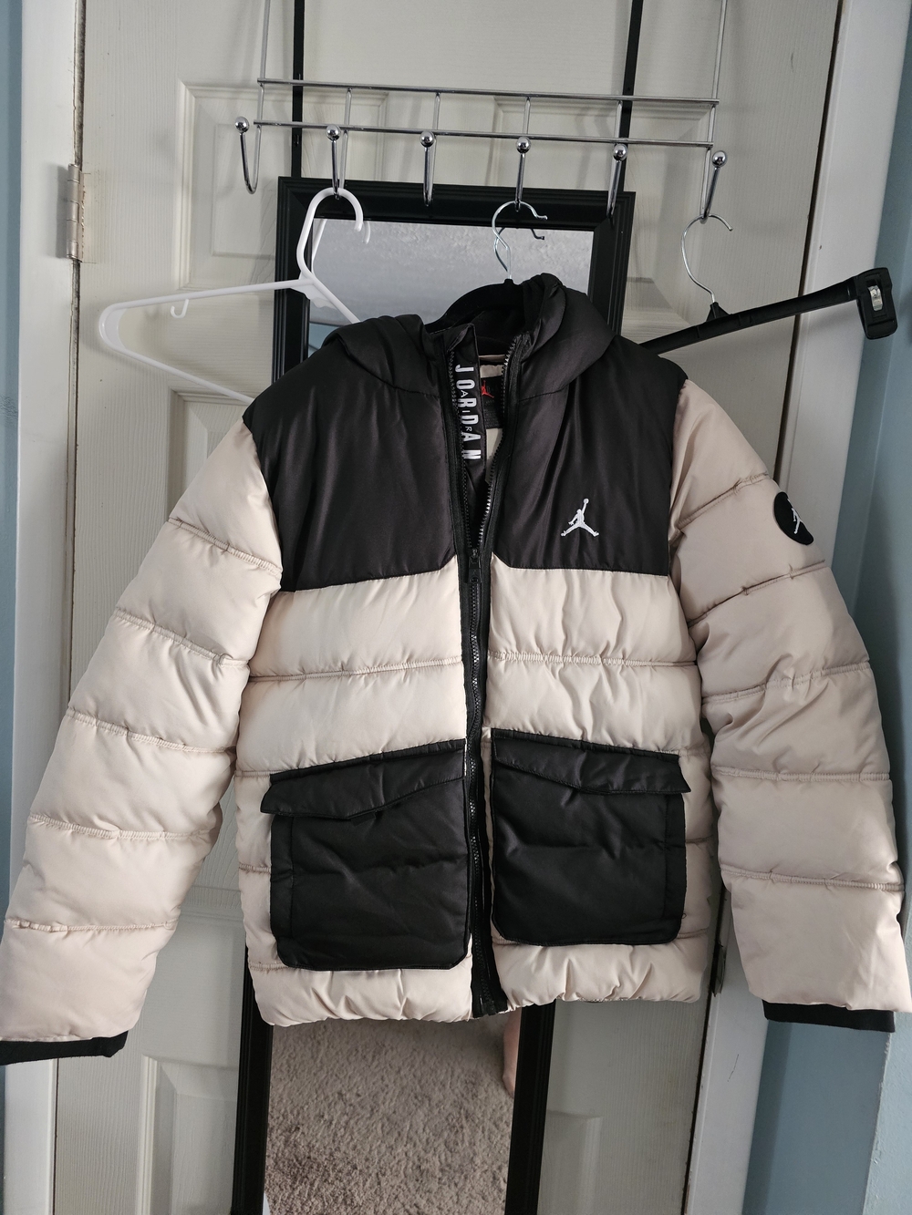 Jordan Two-Tone Puffer Jacket in Cream and Black